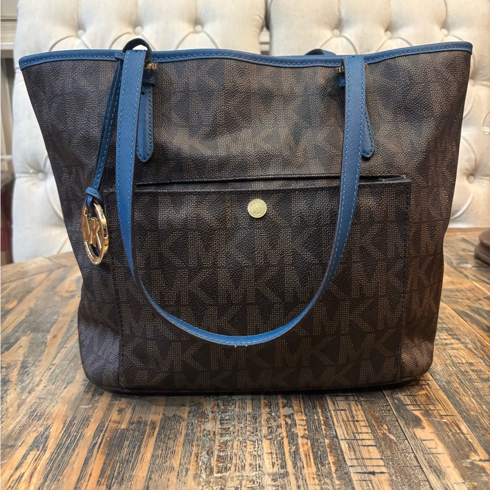 Michael Kors JET SET SIGNATURE SNAP TOTE - Picture 1 of 15